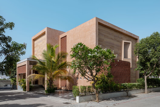 Neeti-Lime House / DINTERPLAY ARCHITECTS