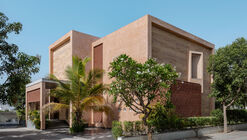 Neeti-Lime House / DINTERPLAY ARCHITECTS