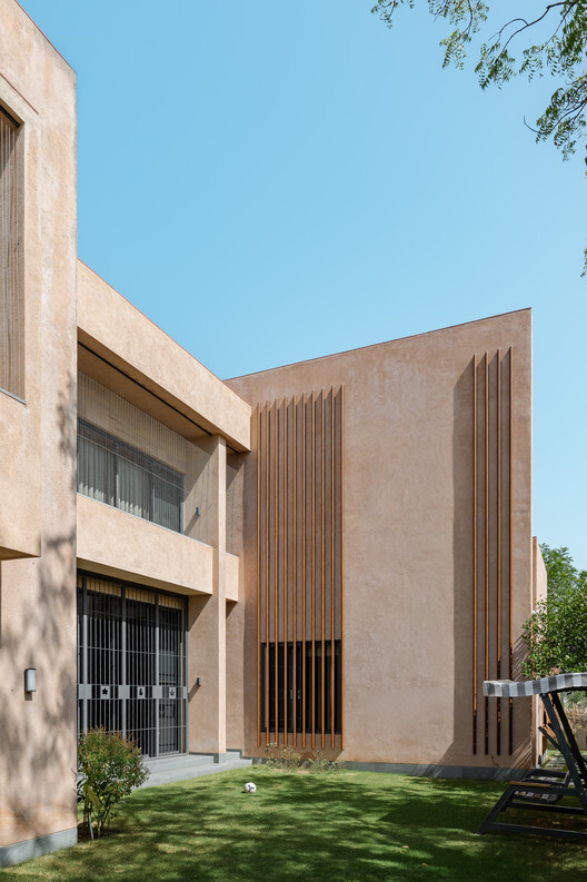 Neeti-Lime House / DINTERPLAY ARCHITECTS Neeti-Lime House / DINTERPLAY ARCHITECTS - Exterior Photography, Concrete, Courtyard
