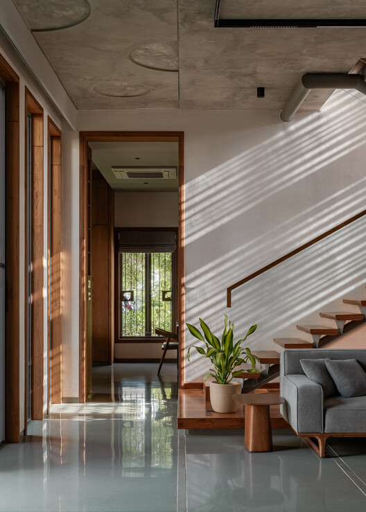 Neeti-Lime House / DINTERPLAY ARCHITECTS Neeti-Lime House / DINTERPLAY ARCHITECTS - Interior Photography, Living Room, Wood, Lighting