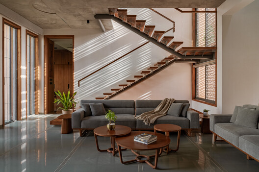 Neeti-Lime House / DINTERPLAY ARCHITECTS Neeti-Lime House / DINTERPLAY ARCHITECTS - Interior Photography, Living Room, Wood, Chair