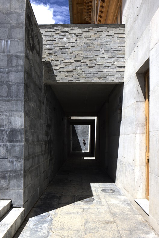 Bangladesh Chancery Complex and Ambassador's Residence / Shatotto - Image 15 of 20