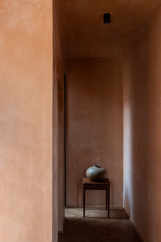 A Tale of Tinted Courts Residence / Architects Collaborative A Tale of Tinted Courts Residence / Architects Collaborative - Interior Photography