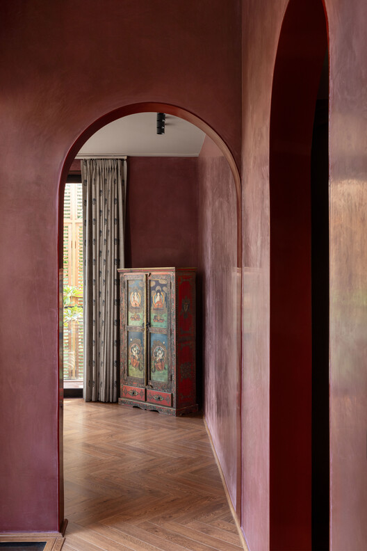 A Tale of Tinted Courts Residence / Architects Collaborative A Tale of Tinted Courts Residence / Architects Collaborative - Interior Photography, Wood