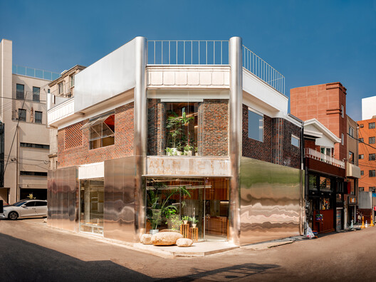From Homes to Coffee Shops: Adaptive Reuse Projects Transforming Domestic History From Homes to Coffee Shops: Adaptive Reuse Projects Transforming Domestic History - Image 9 of 28