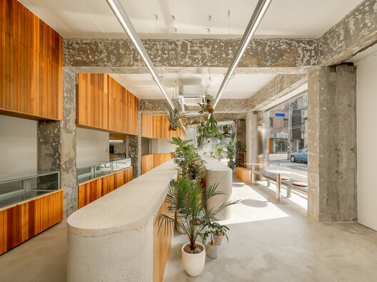 From Homes to Coffee Shops: Adaptive Reuse Projects Transforming Domestic History From Homes to Coffee Shops: Adaptive Reuse Projects Transforming Domestic History - Image 10 of 28