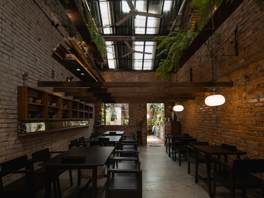 From Homes to Coffee Shops: Adaptive Reuse Projects Transforming Domestic History From Homes to Coffee Shops: Adaptive Reuse Projects Transforming Domestic History - Image 19 of 28