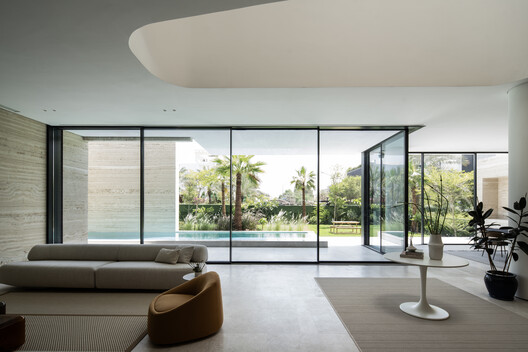 Faye House / Alhumaidhi Architects Faye House / Alhumaidhi Architects - Interior Photography, Living Room, Door, Glass
