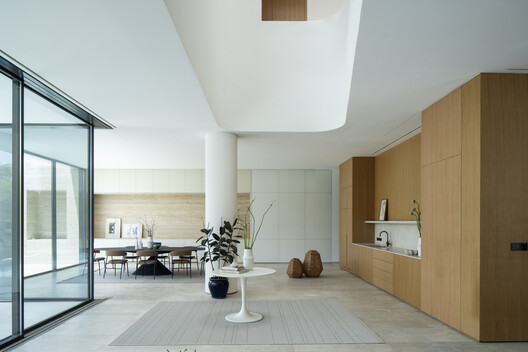 Faye House / Alhumaidhi Architects Faye House / Alhumaidhi Architects - Interior Photography, Kitchen, Wood, Table, Chair, Lighting, Glass