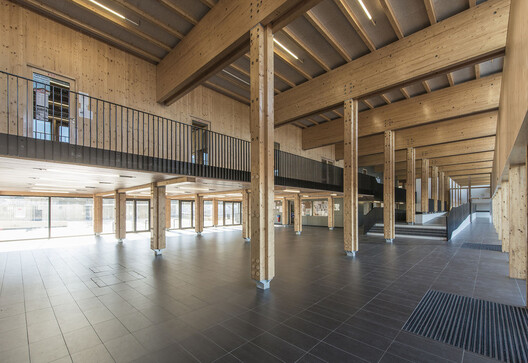 Building to Teach: 15 Schools That Explore Timber as a Primary Material Building to Teach: 15 Schools That Explore Timber as a Primary Material - Image 29 of 33