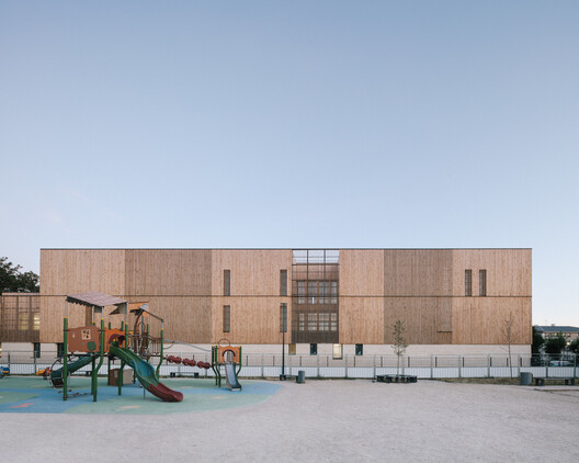 Building to Teach: 15 Schools That Explore Timber as a Primary Material Building to Teach: 15 Schools That Explore Timber as a Primary Material - Image 30 of 33