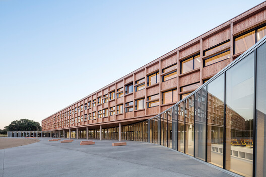 Building to Teach: 15 Schools That Explore Timber as a Primary Material Building to Teach: 15 Schools That Explore Timber as a Primary Material - Image 8 of 33