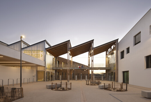 Building to Teach: 15 Schools That Explore Timber as a Primary Material Building to Teach: 15 Schools That Explore Timber as a Primary Material - Image 1 of 33