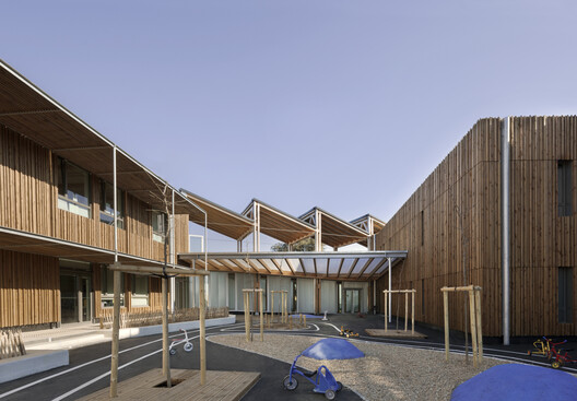 Building to Teach: 15 Schools That Explore Timber as a Primary Material Building to Teach: 15 Schools That Explore Timber as a Primary Material - Image 33 of 33