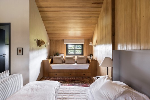 Terra Catarina House / Nola Arquitetura - Interior Photography, Bedroom, Bed, Wood, Lighting