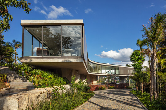 Xingu House / TETRO Arquitetura - Image 1 of 34