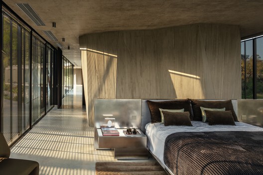Xingu House / TETRO Arquitetura - Interior Photography, Bedroom, Wood, Bed