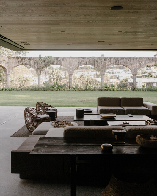 Casa Co / Aagnes studio + JDEstudio - Interior Photography, Living Room, Concrete, Column, Beam