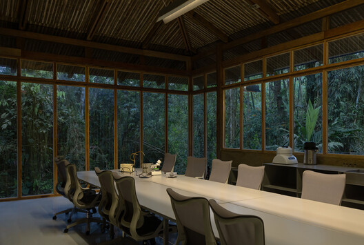 WildSumaco Research Pavilion / Caá Porá Arquitectura - Interior Photography, Dining room, Table, Glass, Chair