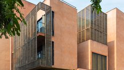 A Tale of Tinted Courts Residence / Architects Collaborative
