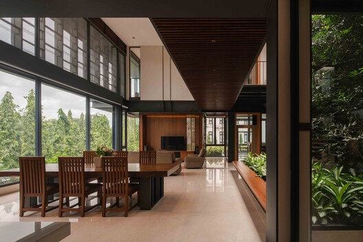 Beyond The Courtyard House / RCAB Studio Beyond The Courtyard House / RCAB Studio - Interior Photography, Dining room, Chair