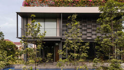Beyond The Courtyard House / RCAB Studio