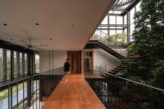 Beyond The Courtyard House / RCAB Studio Beyond The Courtyard House / RCAB Studio - Interior Photography, Wood, Glass, Balcony, Handrail