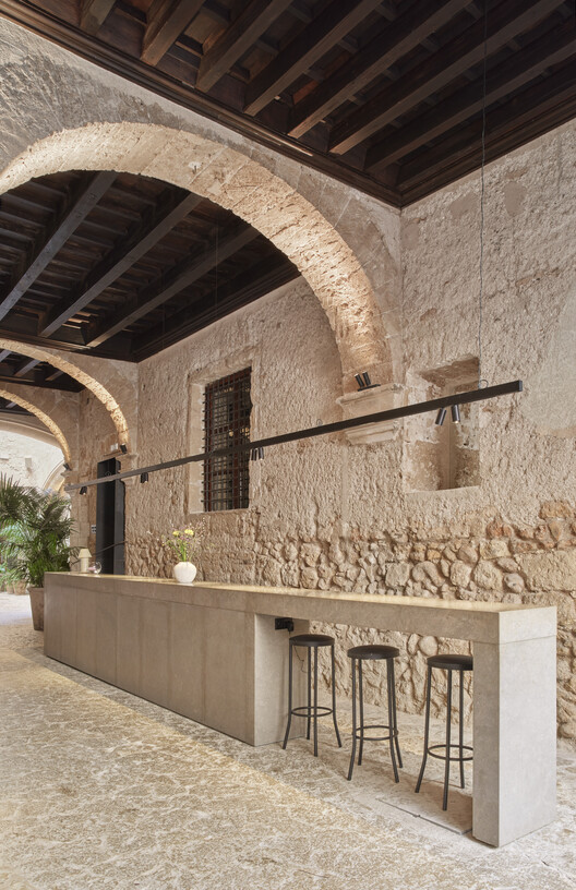 Hotel Nobis Palma / Jordi Herrero Arquitecto Hotel Nobis Palma / Jordi Herrero Arquitecto - Interior Photography, Concrete, Arcade