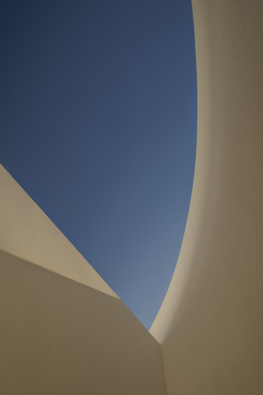 House in las Rozas, Madrid / Fran Silvestre Arquitectos - Image 3 of 23
