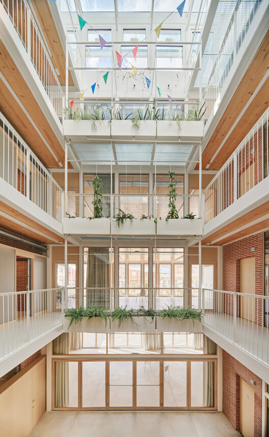 Sants Social Center / LAOS (Xavier Botet + Albert Saboya) Sants Social Center / LAOS (Xavier Botet + Albert Saboya) - Image 7 of 36