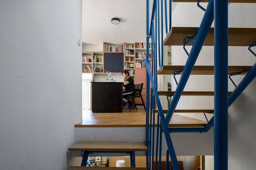Renovation of two terraced houses of the housing cooperative "Progres - Mirje" Ljubljana / dans arhitekti - Interior Photography, Wood, Stairs, Shelving, Handrail