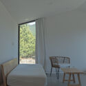 Paisaje inmersivo / PLUG - Fotografía interior, Casas, Dormitorio, Camas