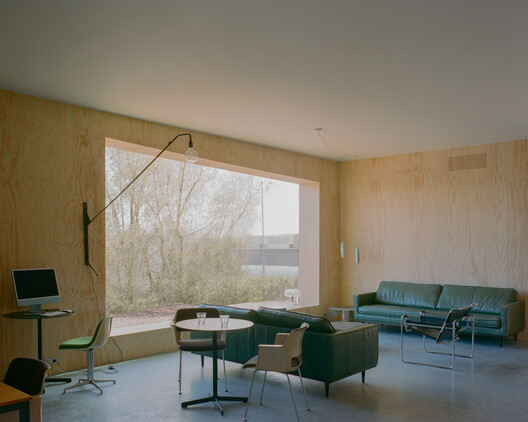 Showdepot De Groen / Space Encounters - Interior Photography, Chair