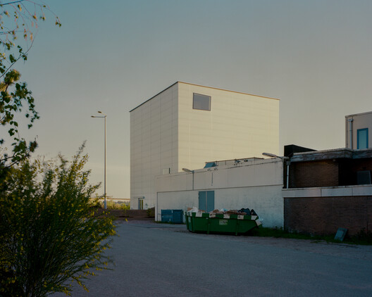 Showdepot De Groen / Space Encounters - Exterior Photography, Concrete
