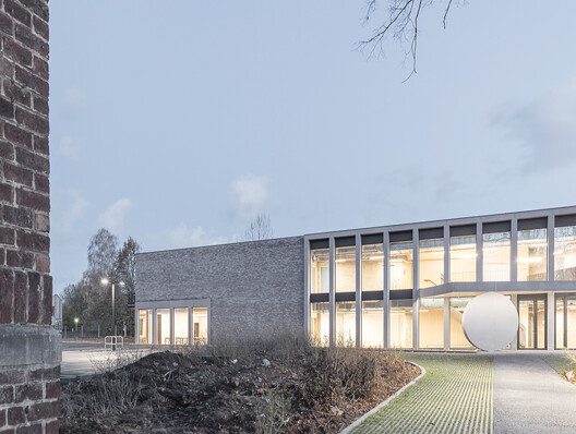 Collège Cardinal Mercier / LT2A + OPEN ARCHITECTES Collège Cardinal Mercier / LT2A + OPEN ARCHITECTES - Exterior Photography, Concrete