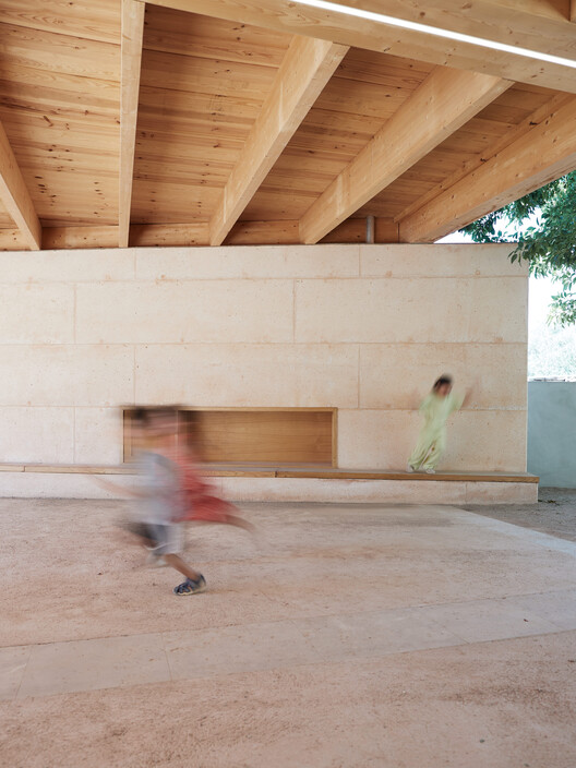 School covered playground Jean Santini - Porto-vecchio - Corsica / CGZ Architecture School covered playground Jean Santini - Porto-vecchio - Corsica / CGZ Architecture - Interior Photography, Wood, Concrete, Beam