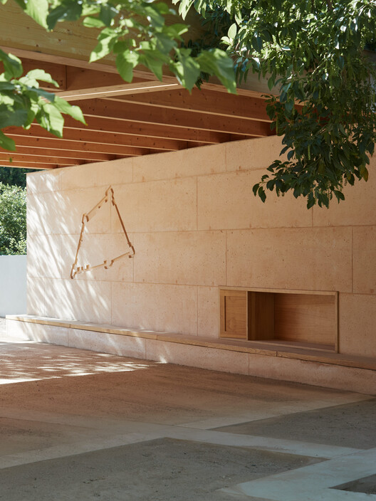 School covered playground Jean Santini - Porto-vecchio - Corsica / CGZ Architecture School covered playground Jean Santini - Porto-vecchio - Corsica / CGZ Architecture - Image 7 of 18