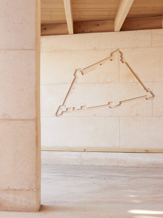 School covered playground Jean Santini - Porto-vecchio - Corsica / CGZ Architecture School covered playground Jean Santini - Porto-vecchio - Corsica / CGZ Architecture - Image 5 of 18