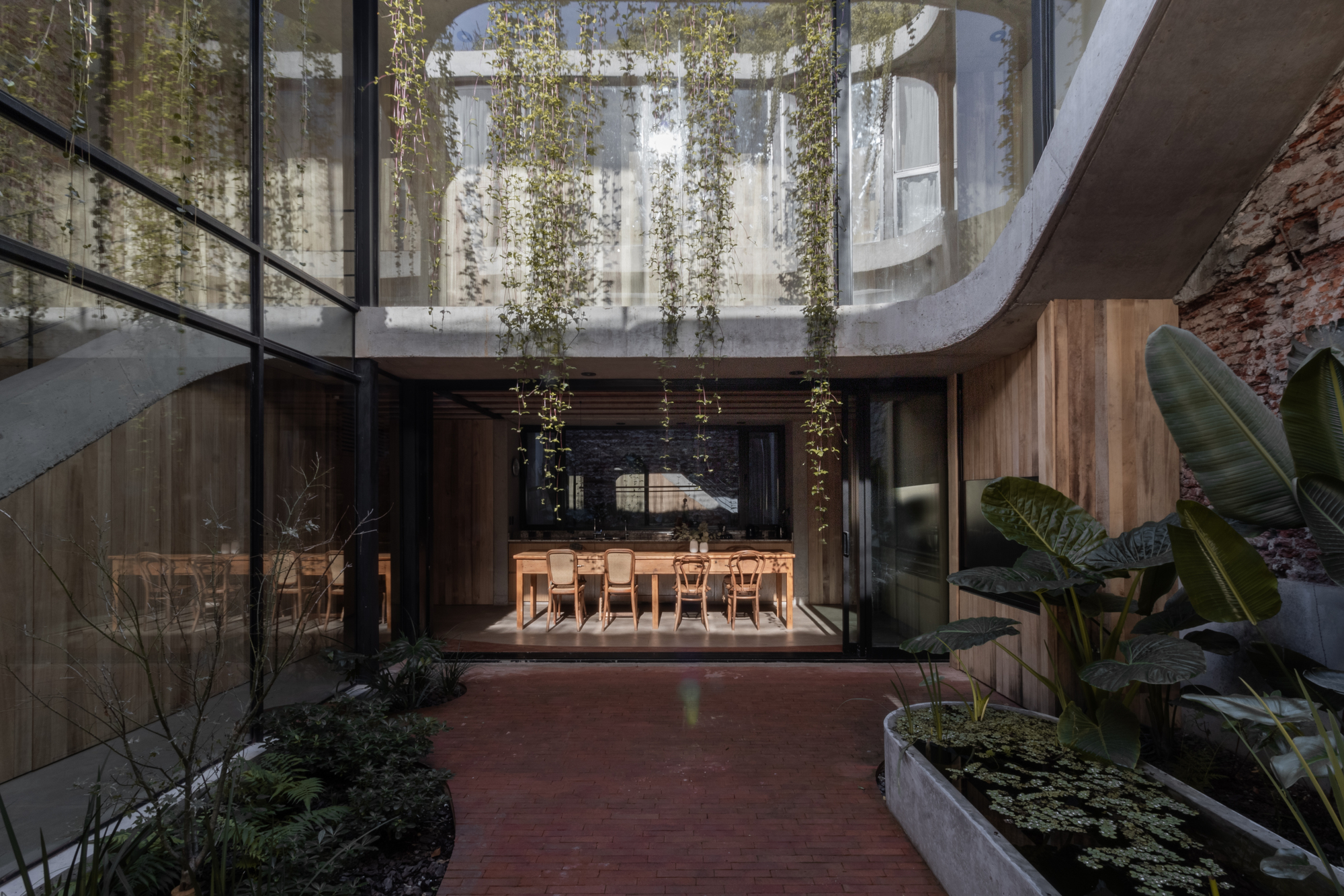 Rivera Paradise House: Jak architekti proměnili svěrací zábor v moderní domov