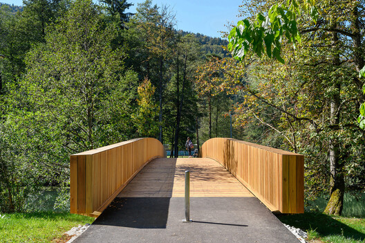 The Pedestrian Bridge across the River Rinža / dans arhitekti The Pedestrian Bridge across the River Rinža / dans arhitekti - Exterior Photography, Forest
