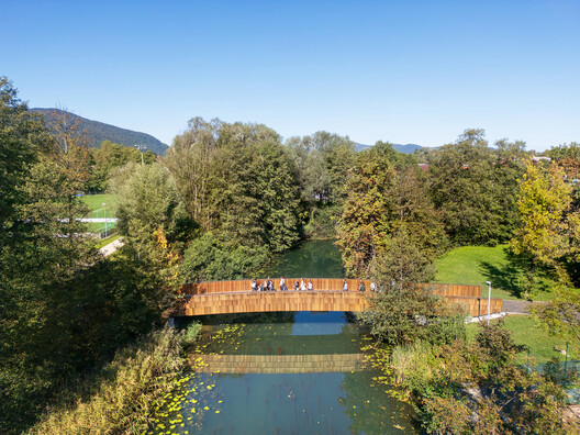 The Pedestrian Bridge across the River Rinža / dans arhitekti The Pedestrian Bridge across the River Rinža / dans arhitekti - Exterior Photography, Garden