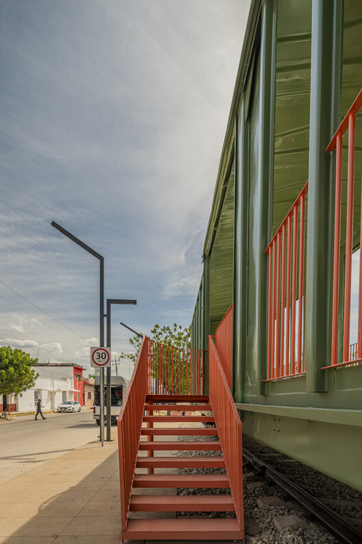 Arriaga Linear Park / Laboratorio Regional de Arquitectura Arriaga Linear Park / Laboratorio Regional de Arquitectura - Exterior Photography, Handrail