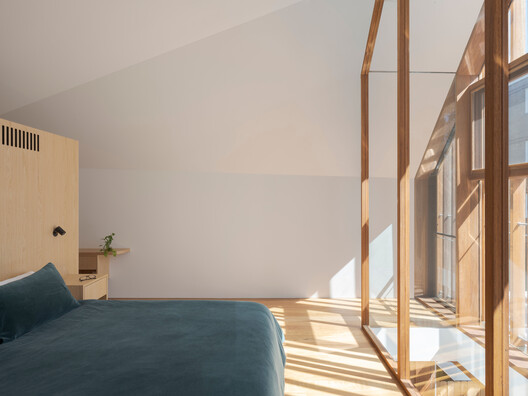 Ghost Gum House Extension / Adriano Pupilli Architects Ghost Gum House Extension / Adriano Pupilli Architects - Interior Photography, Bedroom, Wood, Chair