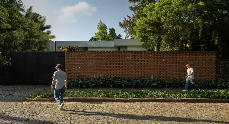 Ouriques House / Ultra Arquitetura - Exterior Photography, Brick, Garden