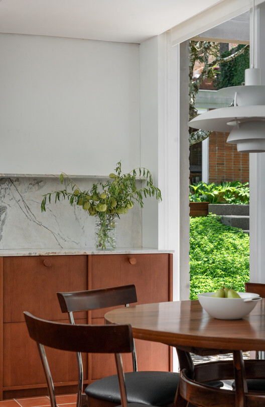 Ouriques House / Ultra Arquitetura Ouriques House / Ultra Arquitetura - Interior Photography, Wood, Table, Lighting, Chair