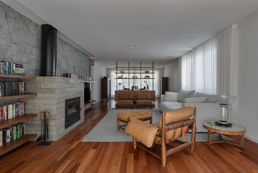 Ouriques House / Ultra Arquitetura Ouriques House / Ultra Arquitetura - Interior Photography, Living Room, Sofa, Wood, Lighting, Table, Chair