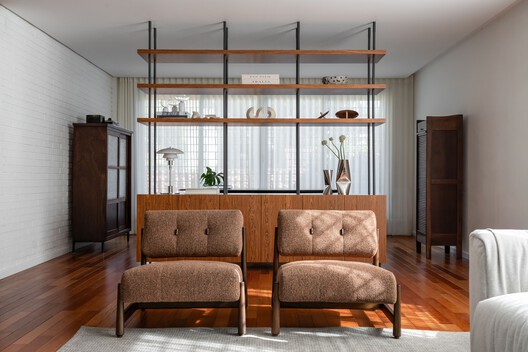 Ouriques House / Ultra Arquitetura Ouriques House / Ultra Arquitetura - Interior Photography, Living Room, Wood, Chair, Table, Lighting, Shelving