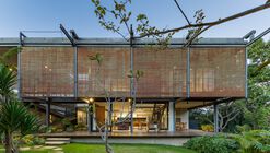 Aunt Val’s House / Márcio Flávio Motta