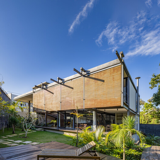 Aunt Val’s House / Márcio Flávio Motta Aunt Val’s House / Márcio Flávio Motta - Exterior Photography, Balcony, Beam