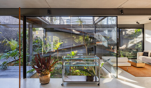 Aunt Val’s House / Márcio Flávio Motta Aunt Val’s House / Márcio Flávio Motta - Interior Photography, Courtyard